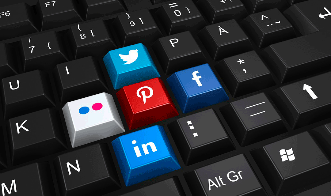 Delitos a través de redes sociales y WhatsApp.